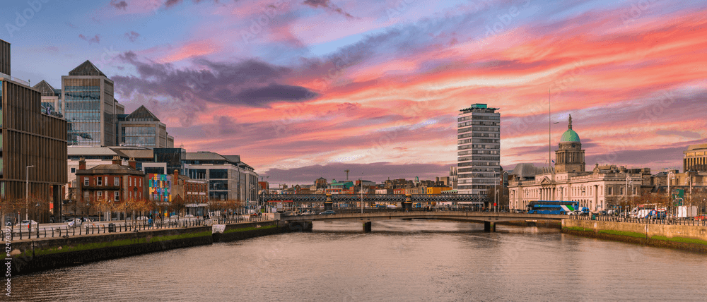 Explore Dublin by Foot background