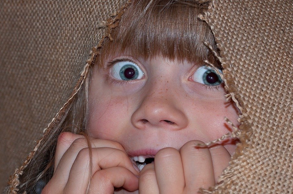 Don’t show your bellybutton! 5 fascinating national superstitions