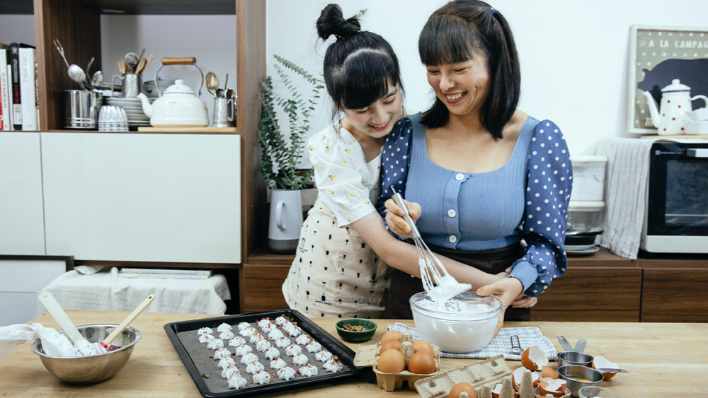Music with cooking: the best spice you should add.