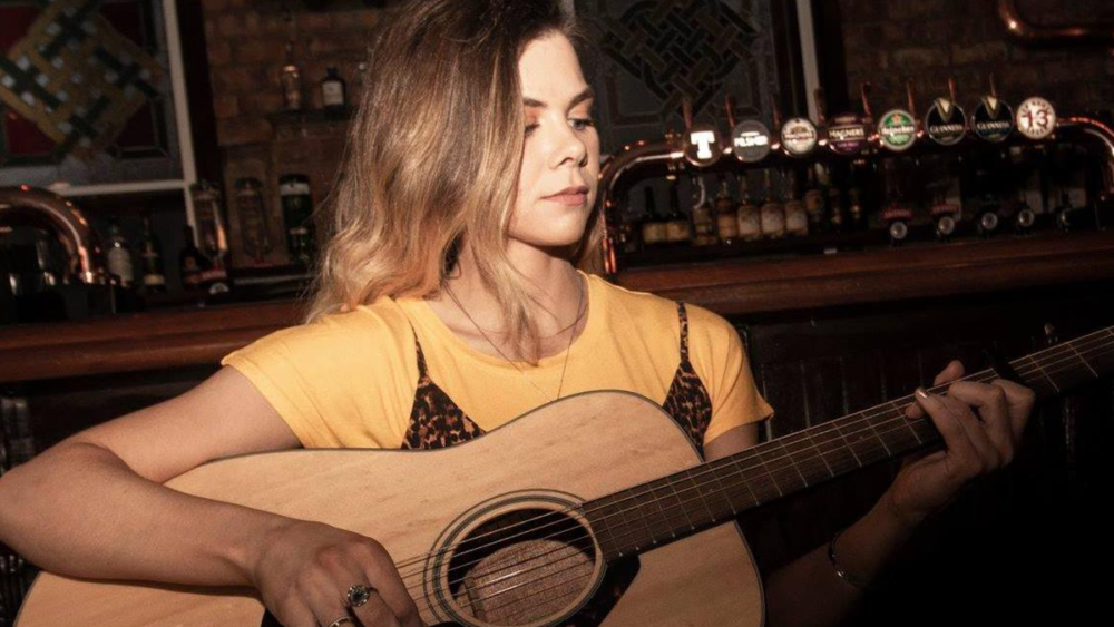 Feature: Jen Ella – “eyes for you”