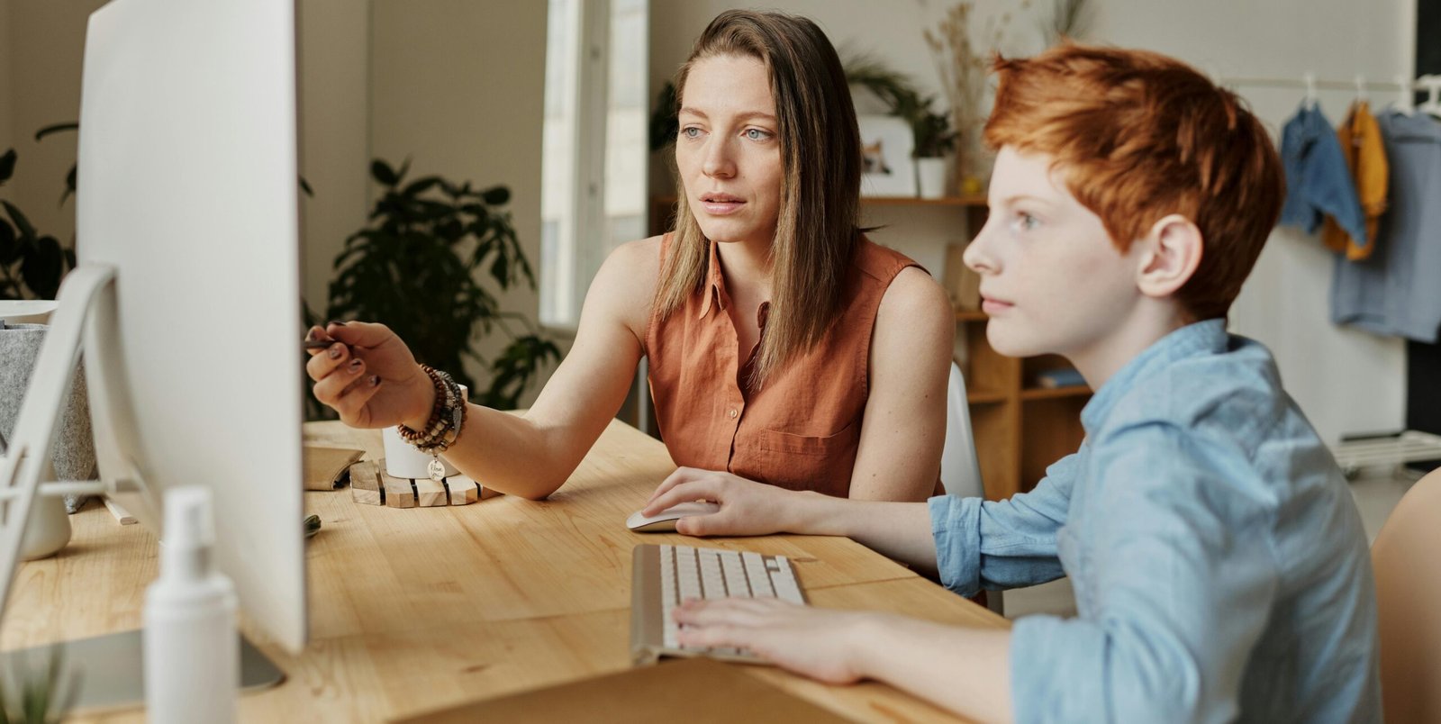 Homeschooling Abroad: Your Complete Guide for Expat Families (Laws, Courses, Costs & Socialisation)
