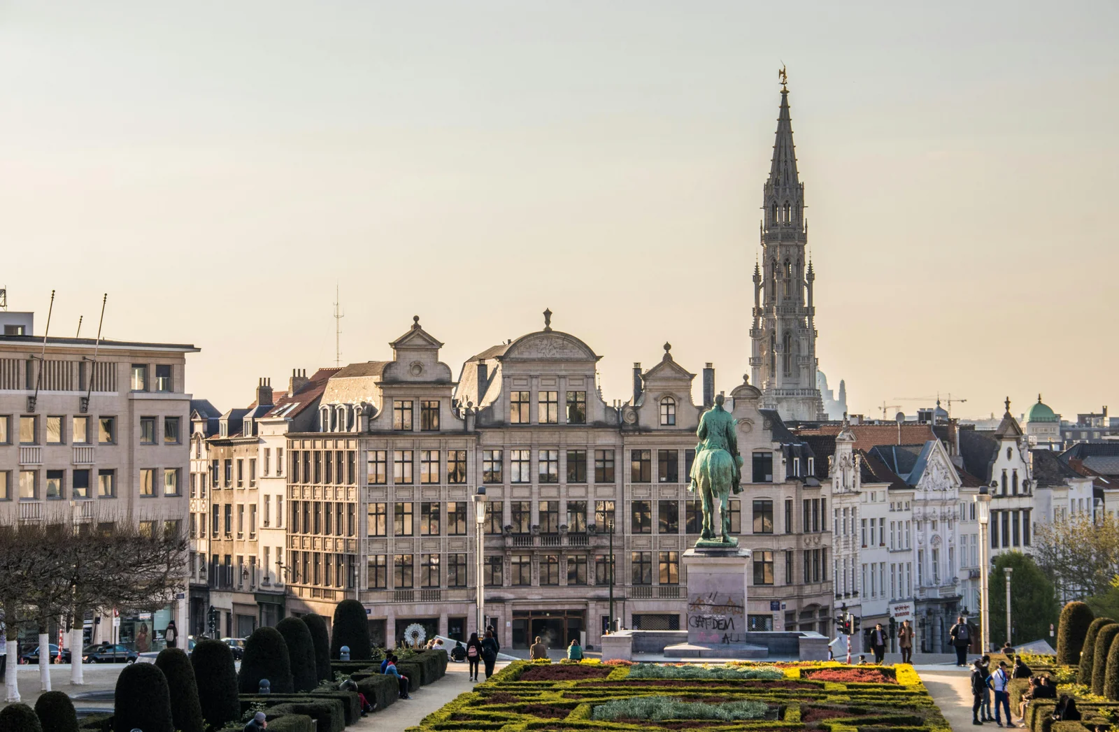 Belgium Buzzy Pazz 2026: €165 Annual Bus and Tram Pass for Ages 18-24