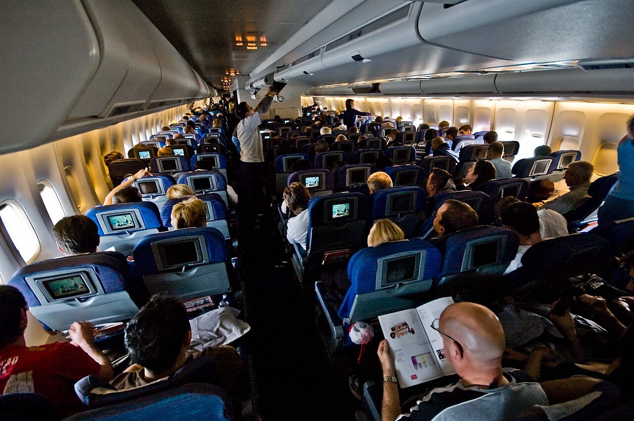 UK plans free airline seating for children: what families should know