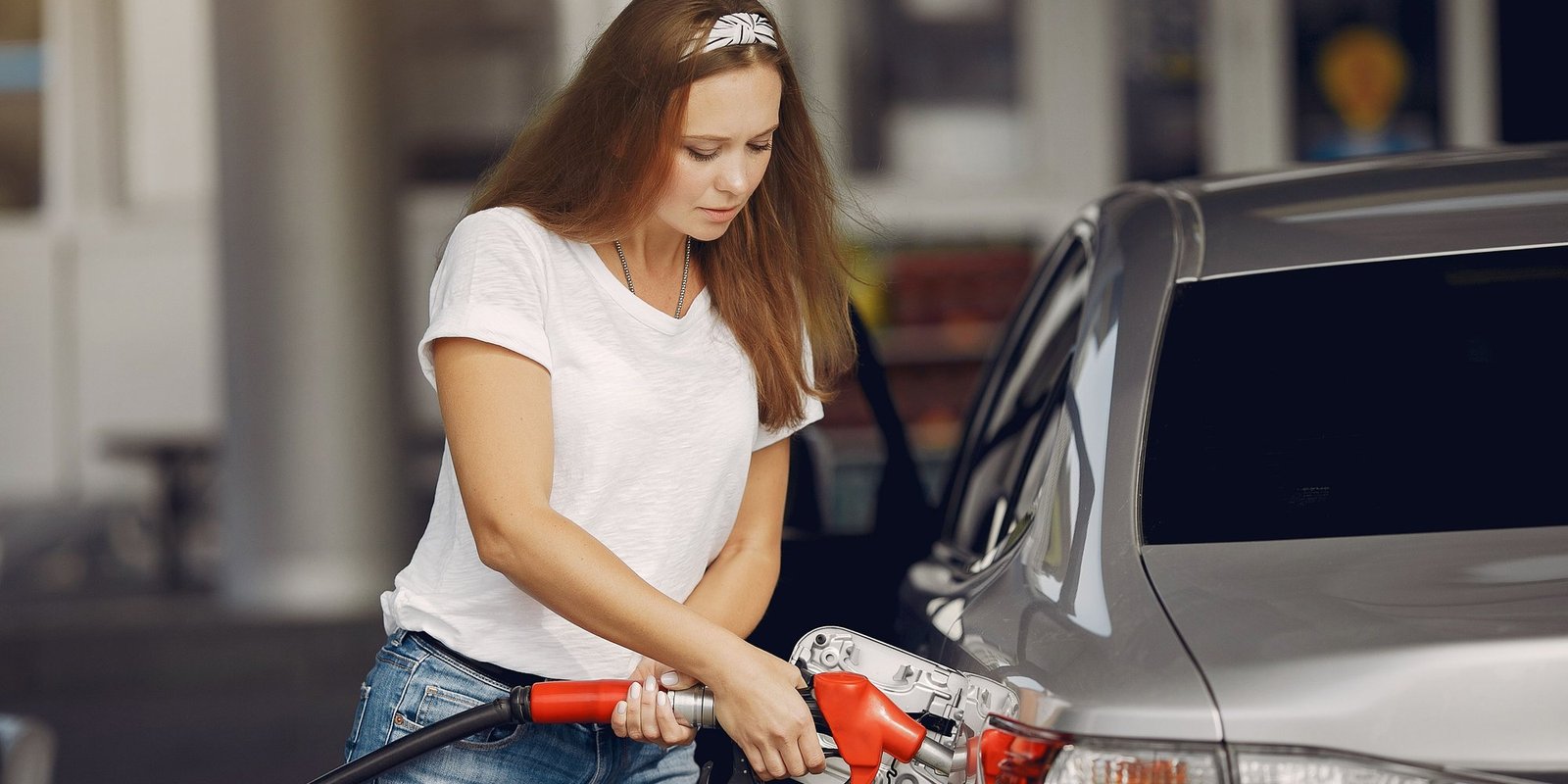 France’s €100 fuel aid opens to new applicants on 27 October